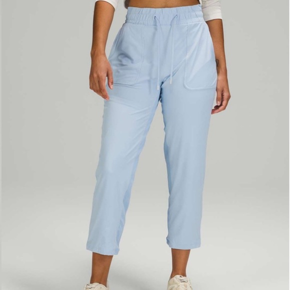 Lululemon Women’s Beyond the Studio High Rise Crop in Blue Linen, Size 2 - Picture 3 of 14